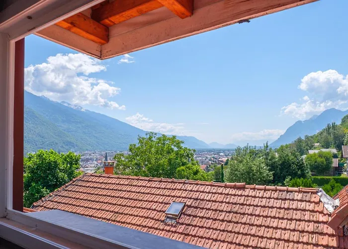 Studio DUPLEX 27m2, Lit double, Calme et Cosy, NETFLIX , WIFI, Parking, Hypercentre a 400m, arrivée tardive possible avec boite à clés