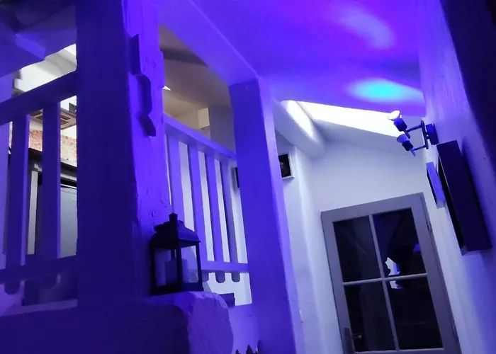 Studio DUPLEX 27m2, Lit double, Calme et Cosy, NETFLIX , WIFI, Parking, Hypercentre a 400m, arrivée tardive possible avec boite à clés