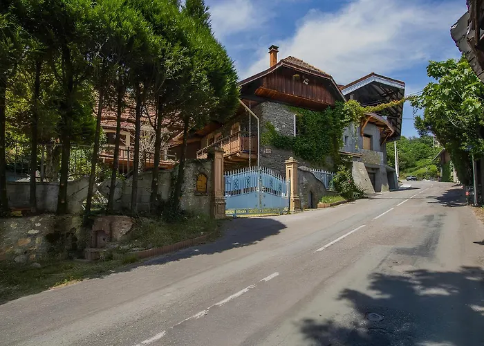 Studio DUPLEX 27m2, Lit double, Calme et Cosy, NETFLIX , WIFI, Parking, Hypercentre a 400m, arrivée tardive possible avec boite à clés