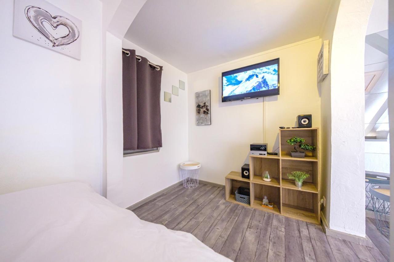 Duplex 27m2, Lit Double, Calme Et Cosy, Netflix , Wifi, Parking, Hypercentre A 400m, Arrivée Tardive Possible Avec Boite à Clés Albertville