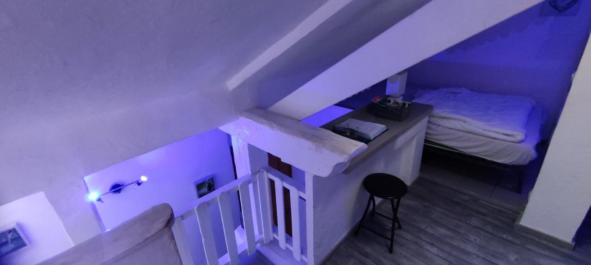 Duplex 27m2, Lit Double, Calme Et Cosy, Netflix , Wifi, Parking, Hypercentre A 400m, Arrivée Tardive Possible Avec Boite à Clés * Albertville