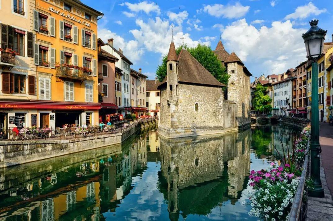 Duplex 27m2, Lit Double, Calme Et Cosy, Netflix , Wifi, Parking, Hypercentre A 400m, Arrivée Tardive Possible Avec Boite à Clés Albertville