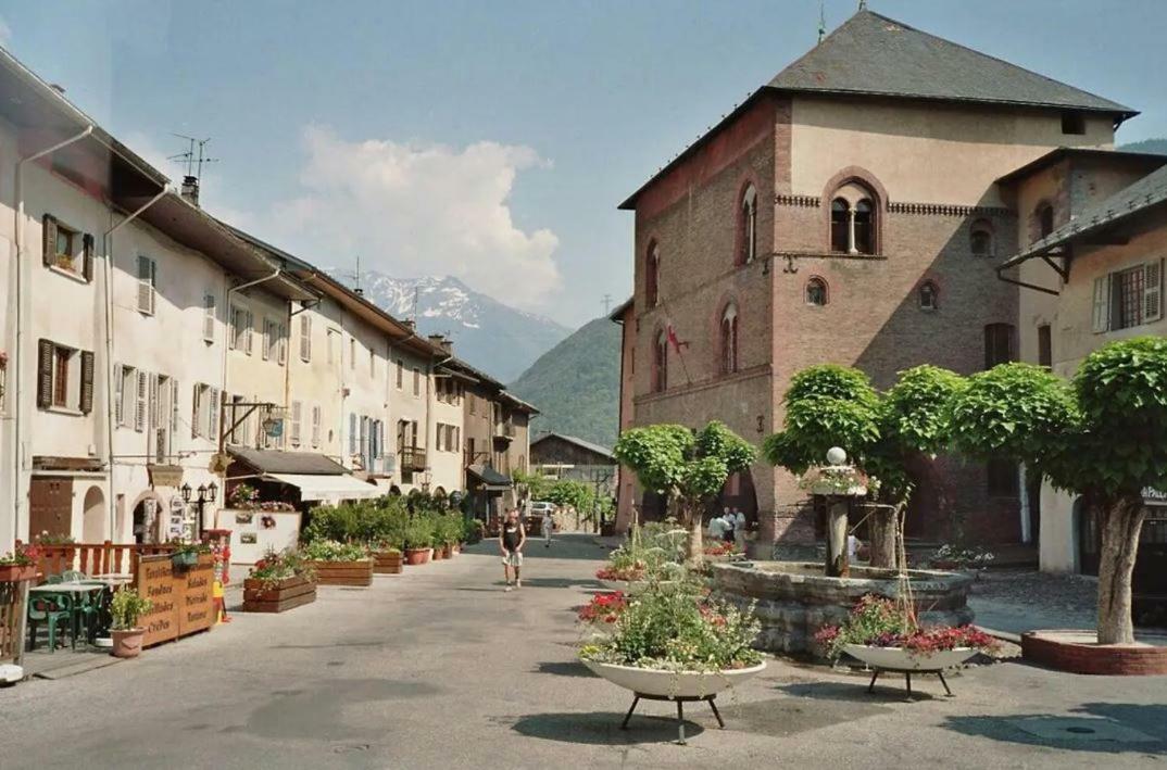Duplex 27m2, Lit Double, Calme Et Cosy, Netflix , Wifi, Parking, Hypercentre A 400m, Arrivée Tardive Possible Avec Boite à Clés Albertville