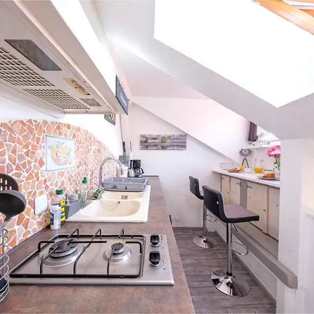 Studio DUPLEX 27m2, Lit double, Calme et Cosy, NETFLIX , WIFI, Parking, Hypercentre a 400m, arrivée tardive possible avec boite à clés Albertville Extérieur photo