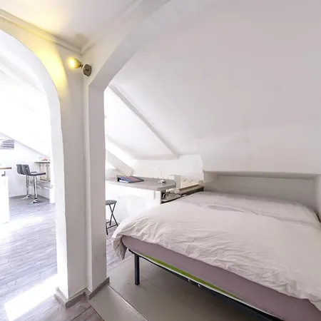 Studio DUPLEX 27m2, Lit double, Calme et Cosy, NETFLIX , WIFI, Parking, Hypercentre a 400m, arrivée tardive possible avec boite à clés Albertville Extérieur photo